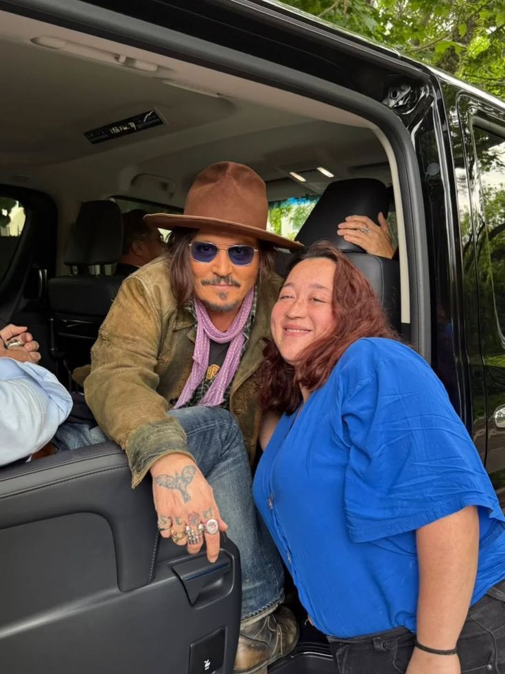 Johnny Depp thanking fans — charity and community work